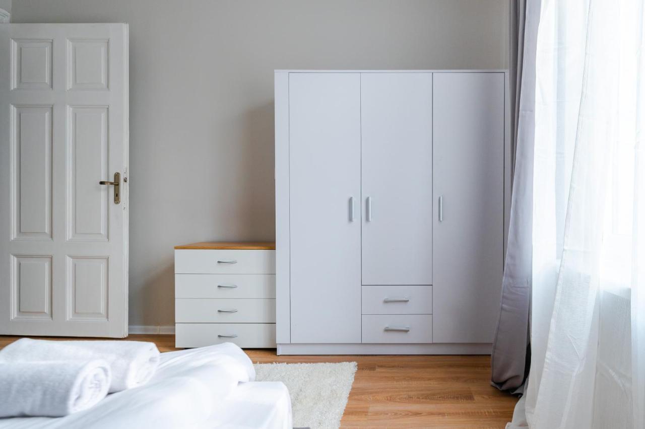 Boutique 2-Bedroom Apartment In 소피아 외부 사진