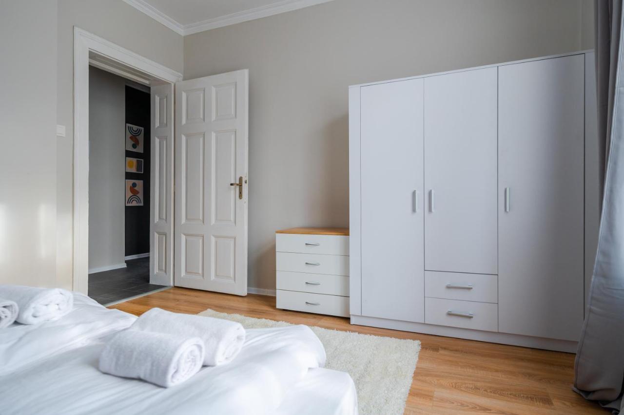 Boutique 2-Bedroom Apartment In 소피아 외부 사진